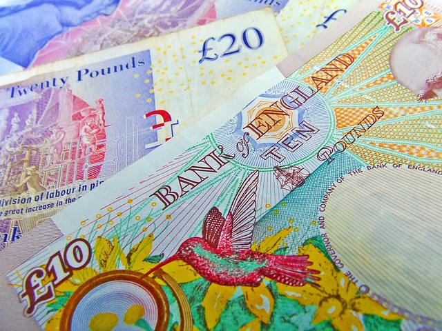 barevné bankovky, libry, detail